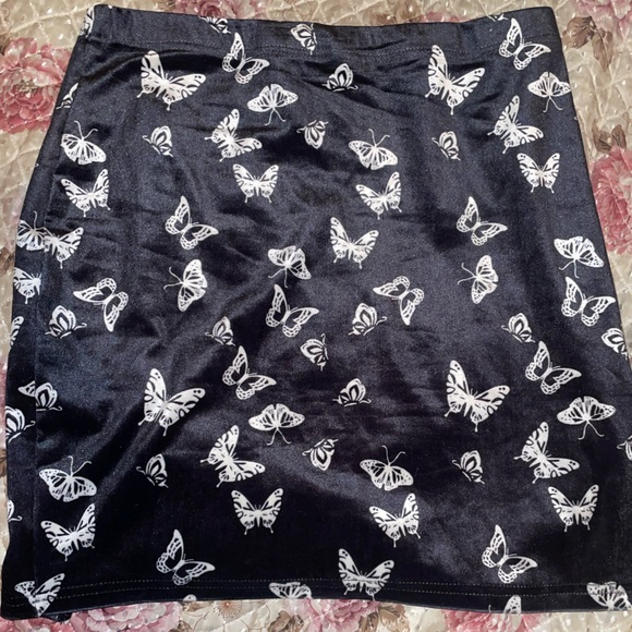 Butterfly print slit her skirt - Picture 3 of 5